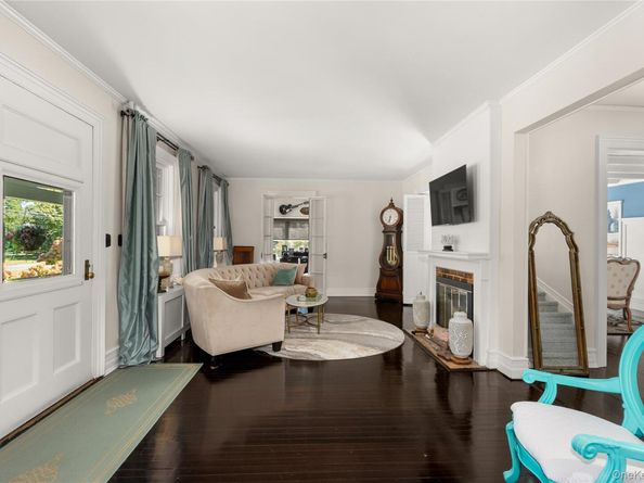 28 S Montgomery Avenue, Bay Shore NY 11706