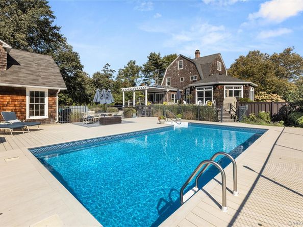 28 S Montgomery Avenue, Bay Shore NY 11706