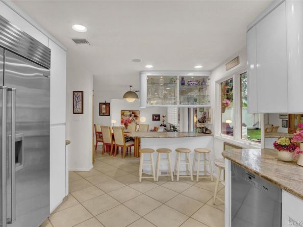 1952 Julian Lane, Merrick NY 11566