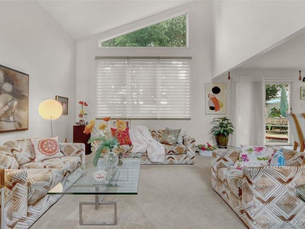 1952 Julian Lane, Merrick NY 11566