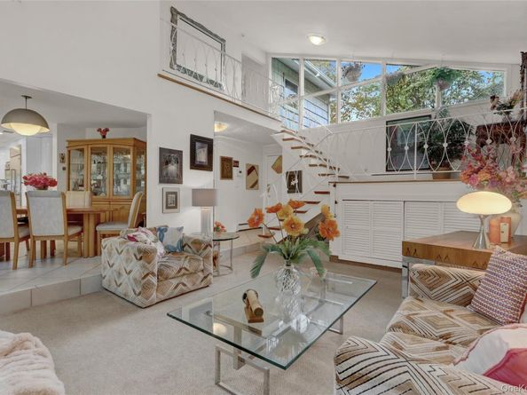 1952 Julian Lane, Merrick NY 11566