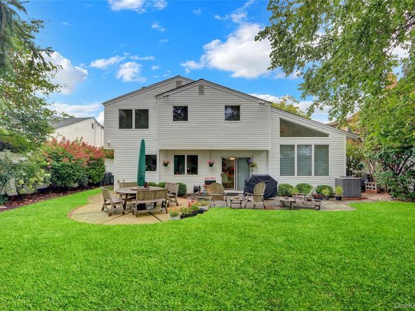 1952 Julian Lane, Merrick NY 11566