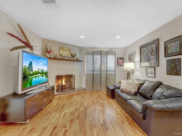1952 Julian Lane, Merrick NY 11566