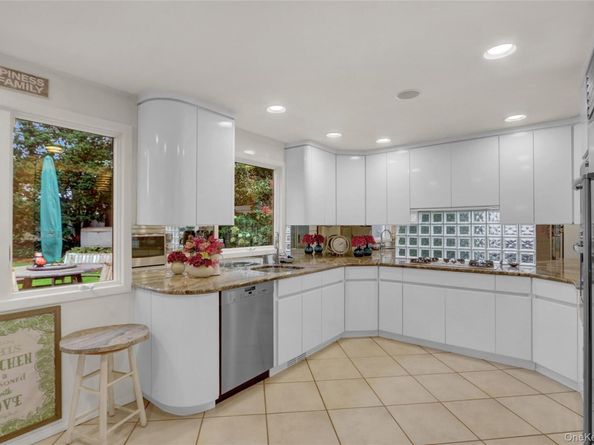 1952 Julian Lane, Merrick NY 11566
