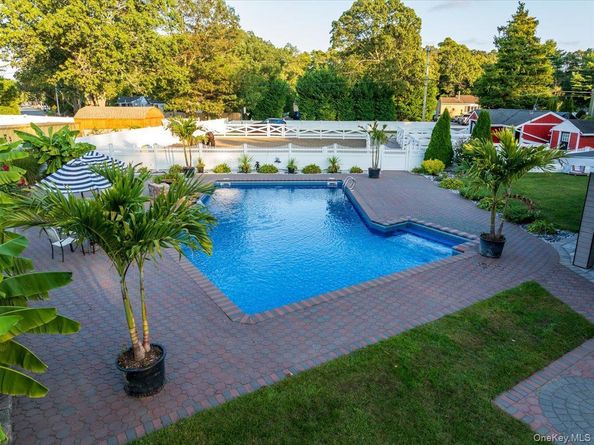 895 Sycamore Avenue, Bohemia NY 11716