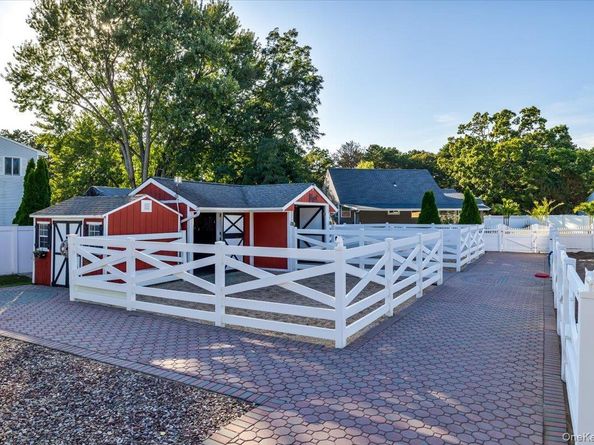 895 Sycamore Avenue, Bohemia NY 11716