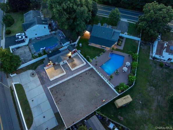 895 Sycamore Avenue, Bohemia NY 11716
