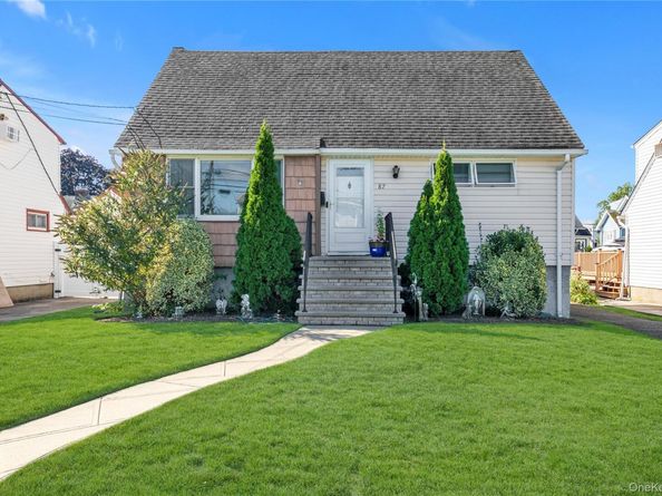 87 Montgomery Avenue, Oceanside NY 11572