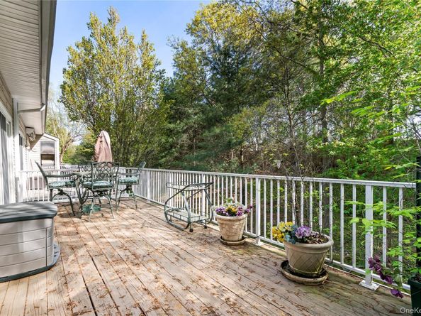 30 Sagamore Drive, Plainview NY 11803