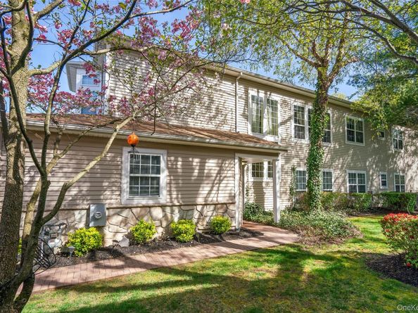 30 Sagamore Drive, Plainview NY 11803