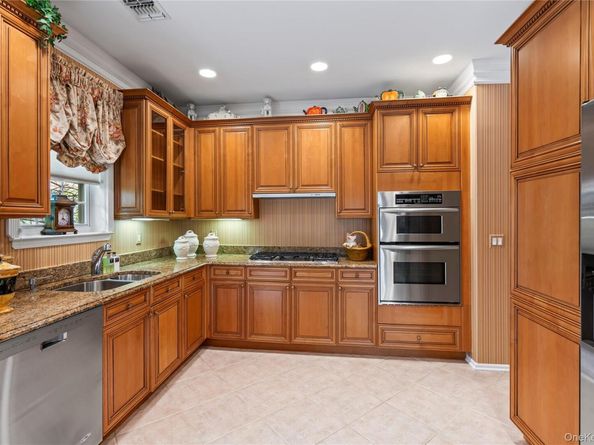 30 Sagamore Drive, Plainview NY 11803