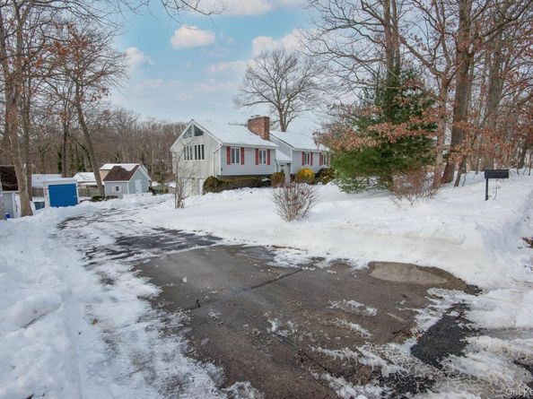 22 Glenview Avenue, Northport NY 11768