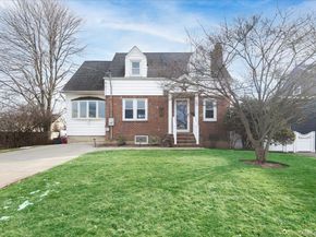 3195 Nantucket Lane, Oceanside NY 11572