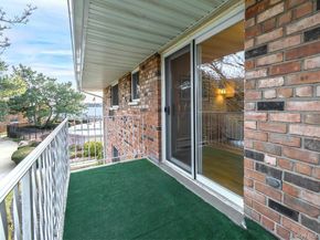 1 Toms Point Lane 6 i, Port Washington NY 11050