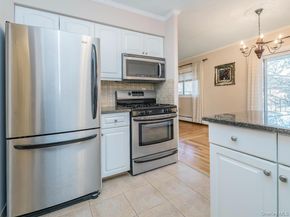 1 Toms Point Lane 6 i, Port Washington NY 11050