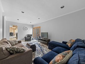 1 Lange Court, Melville NY 11747