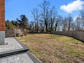 1 Lange Court, Melville NY 11747