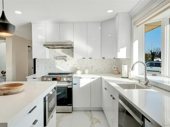 9 Autumn Lane, Hicksville NY 11801