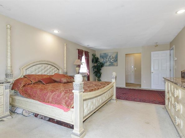 5 Naomi Court, Melville NY 11747