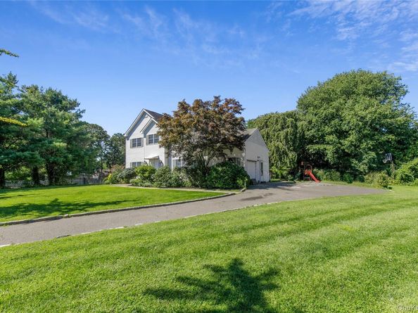 5 Naomi Court, Melville NY 11747