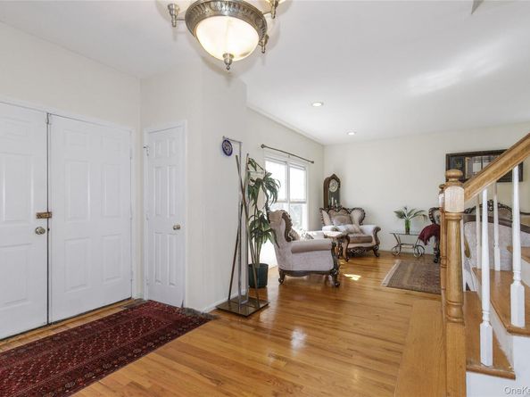 5 Naomi Court, Melville NY 11747