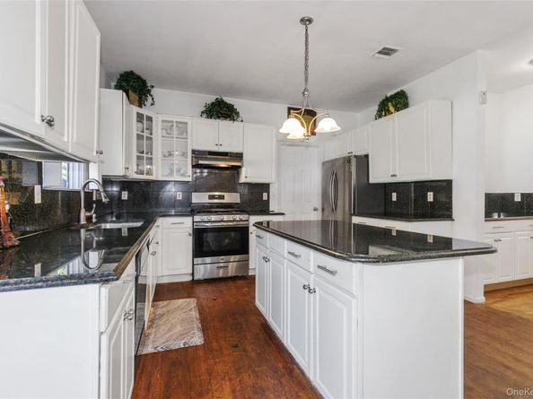 5 Naomi Court, Melville NY 11747