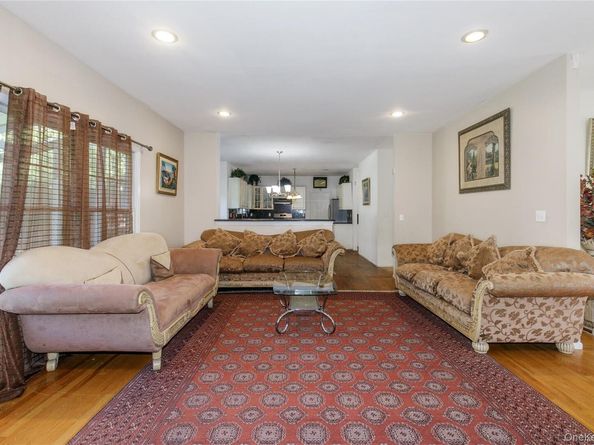 5 Naomi Court, Melville NY 11747