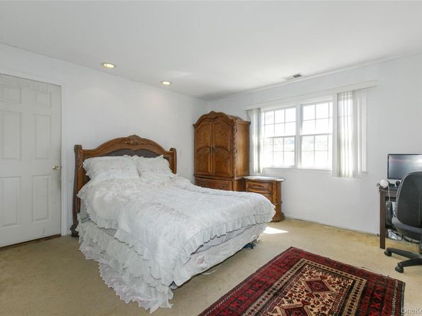 5 Naomi Court, Melville NY 11747
