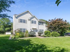 5 Naomi Court, Melville NY 11747