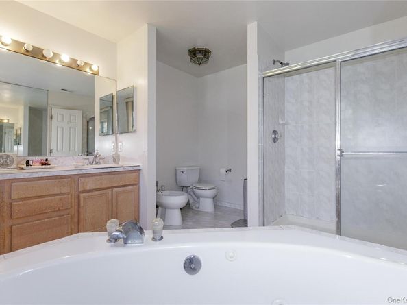 5 Naomi Court, Melville NY 11747