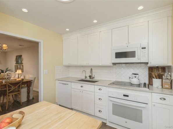 155 Knolls Drive 155, Stony Brook NY 11790