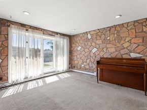 10 Pine Place, Lindenhurst NY 11757