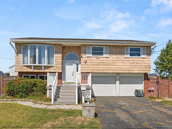 10 Pine Place, Lindenhurst NY 11757