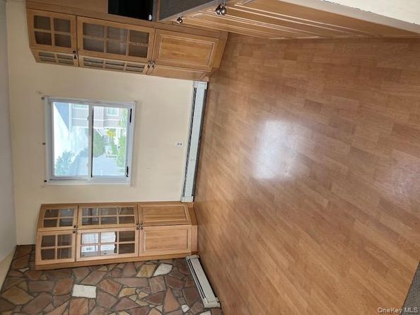 10 Pine Place, Lindenhurst NY 11757
