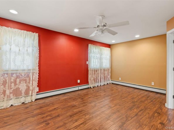 10 Pine Place, Lindenhurst NY 11757