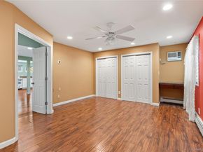 10 Pine Place, Lindenhurst NY 11757