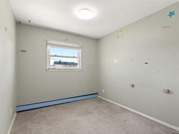 10 Pine Place, Lindenhurst NY 11757