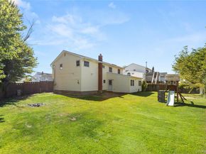 10 Pine Place, Lindenhurst NY 11757