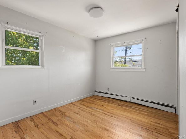 10 Pine Place, Lindenhurst NY 11757