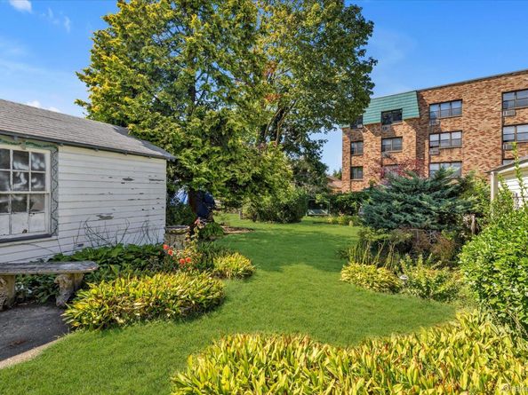 21 Carter Court, Lynbrook NY 11563