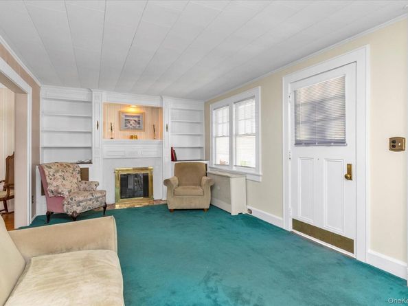 21 Carter Court, Lynbrook NY 11563