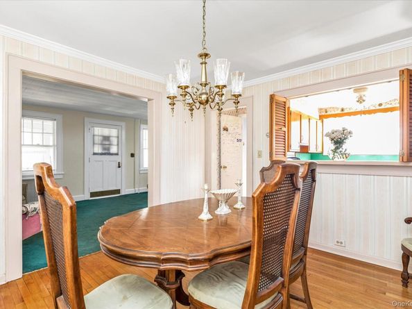 21 Carter Court, Lynbrook NY 11563