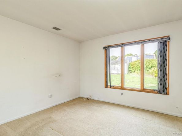 10 Royal Drive, Coram NY 11727
