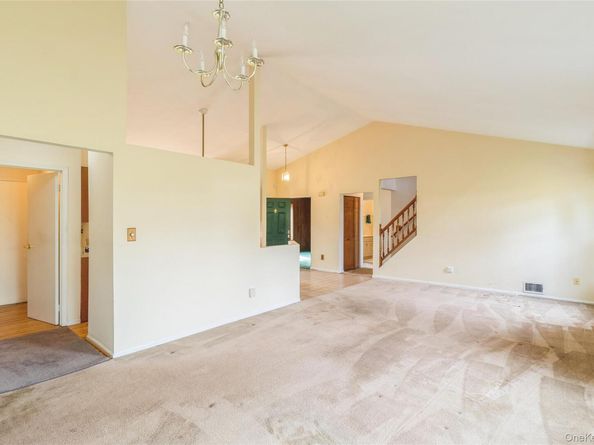 10 Royal Drive, Coram NY 11727