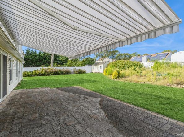 10 Royal Drive, Coram NY 11727