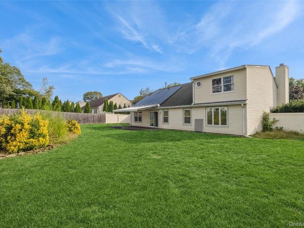 10 Royal Drive, Coram NY 11727