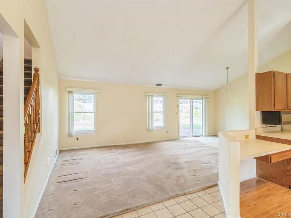 10 Royal Drive, Coram NY 11727