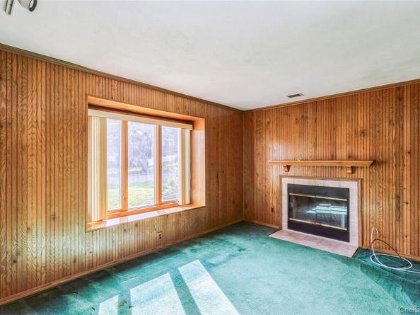 10 Royal Drive, Coram NY 11727