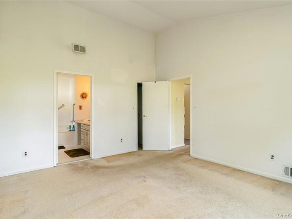 10 Royal Drive, Coram NY 11727