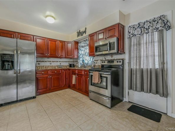 222 Priscilla Avenue, Flanders NY 11901